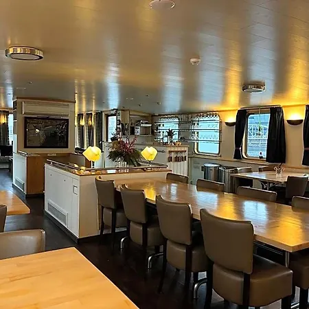 Hotelboat Iris